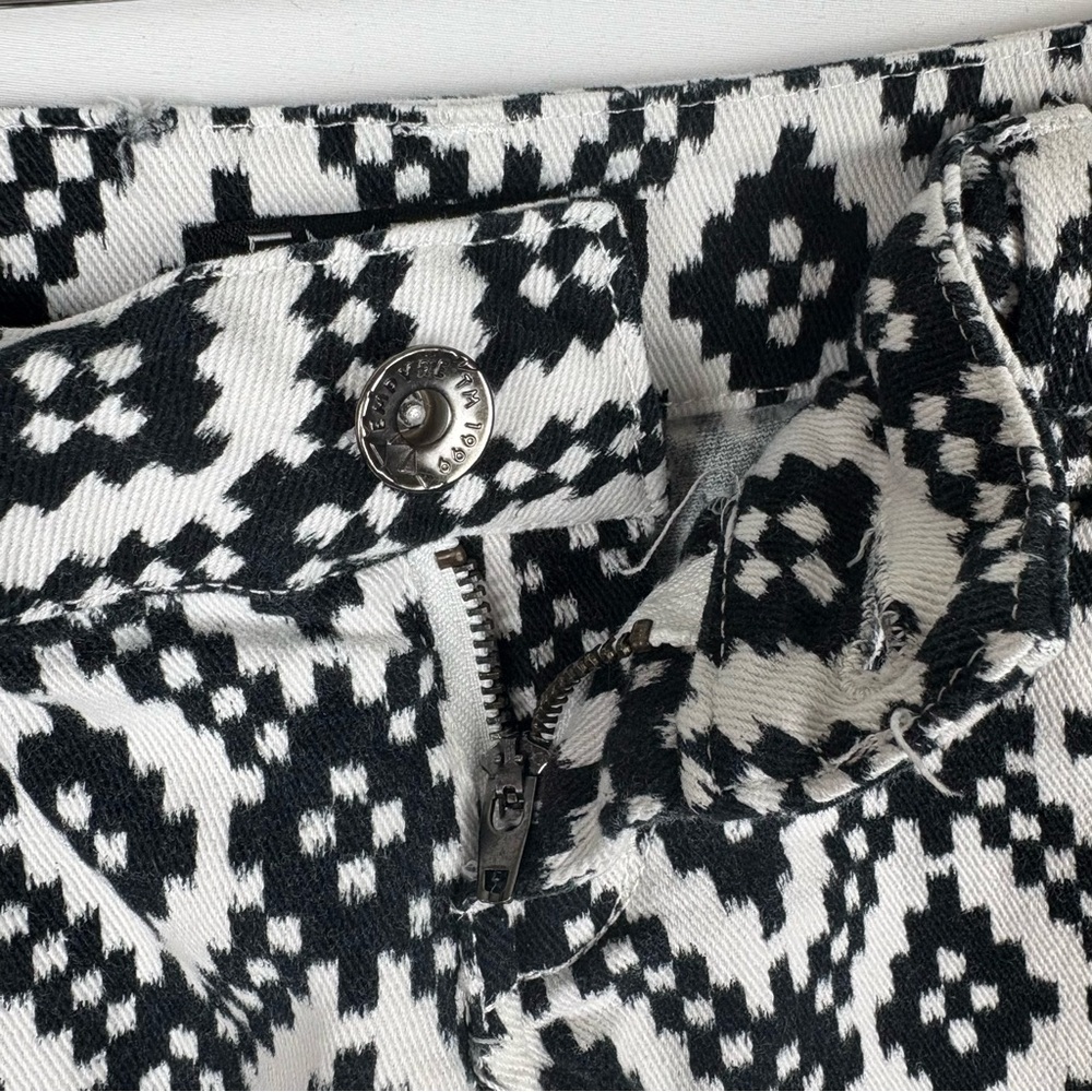 Empyre Patterned Cut Off Shorts - Picture 4 of 8